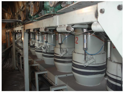 Weighing, conveying device